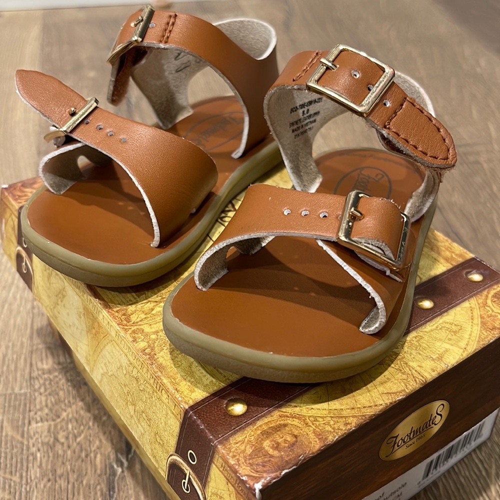 FootMates, Size 5 Brown Sandals.